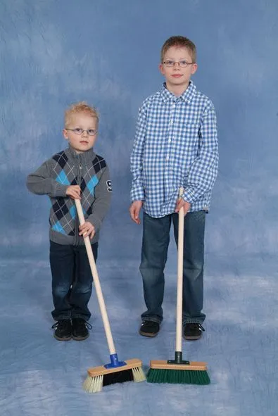 14108+14109 Kinderbesen