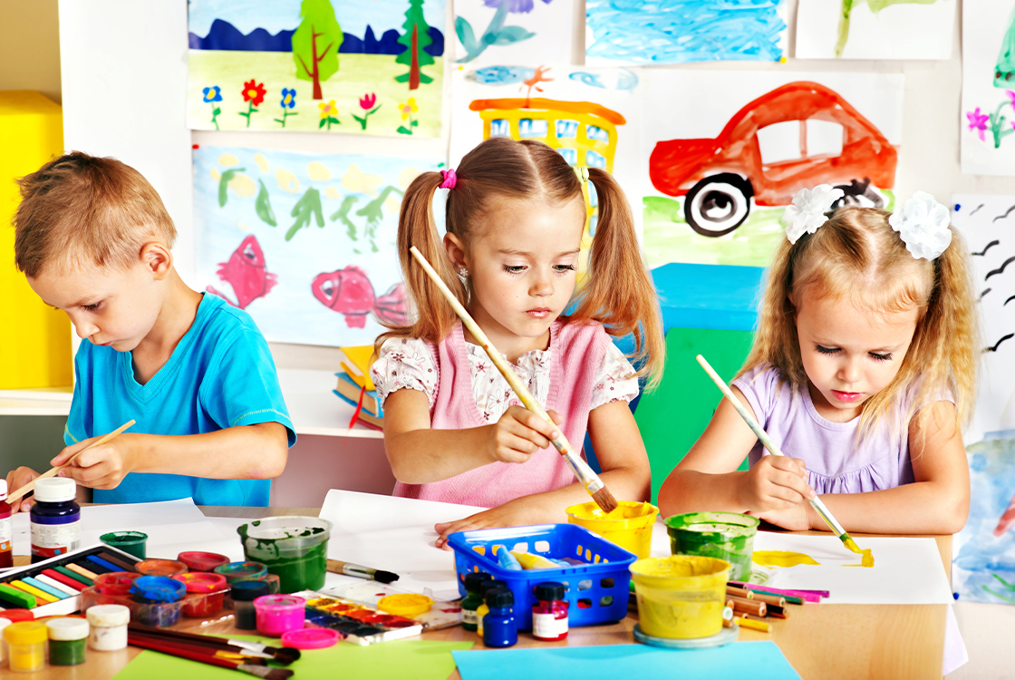 Ideenwerkstott oben rechts Kinder malen