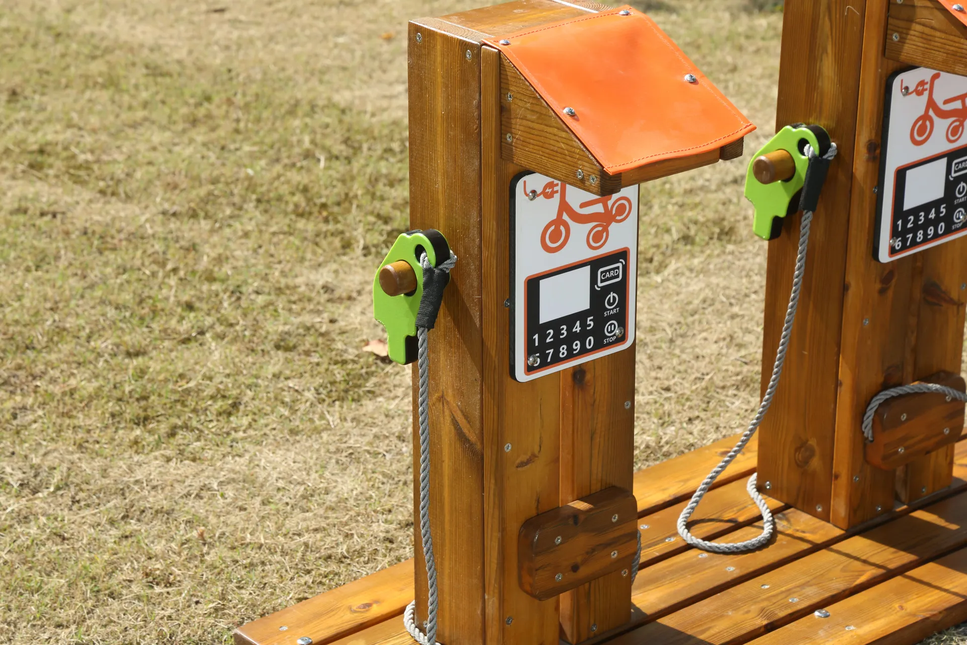 Tankstelle aus Holz_64700_